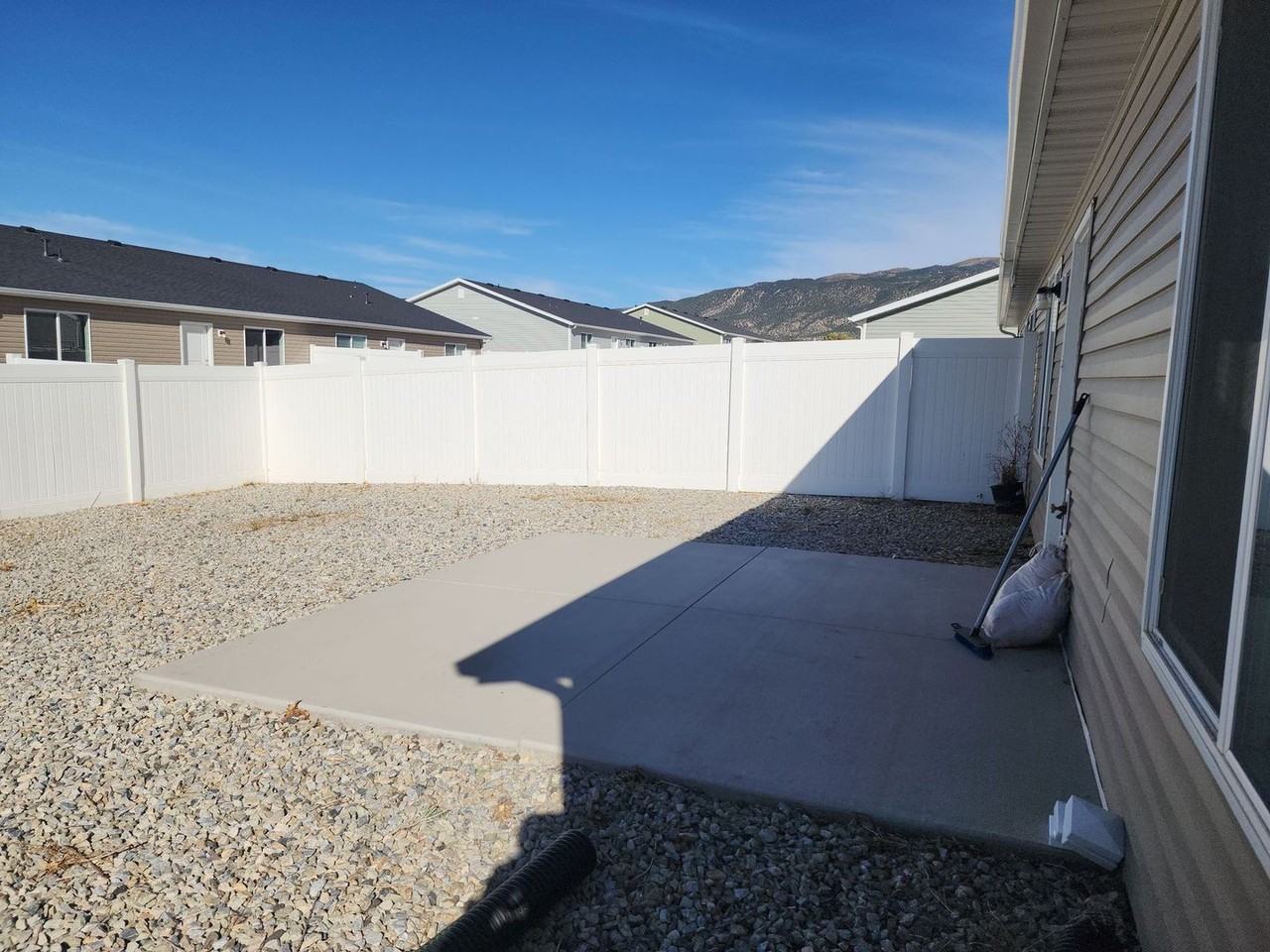 496 W 2350 N - Photo 3 of 15