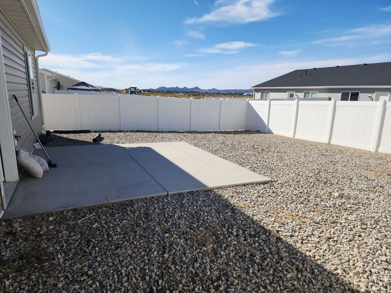 496 W 2350 N - Photo 4 of 15