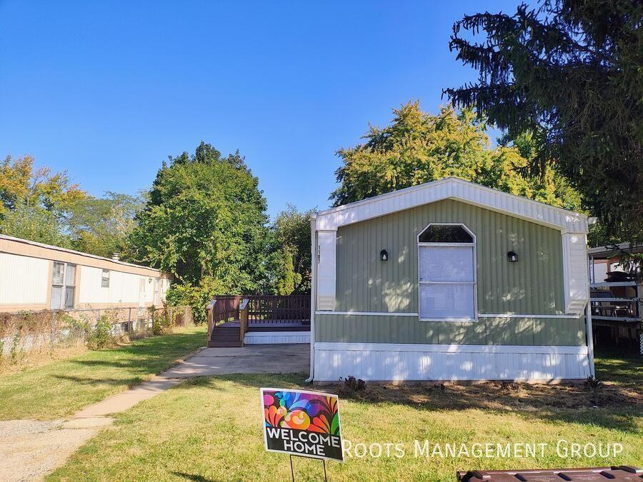 1107 W Inverness Dr - Photo 2 of 11