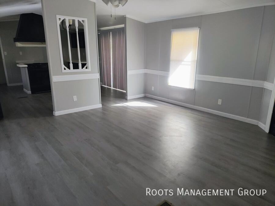 1107 W Inverness Dr - Photo 3 of 11