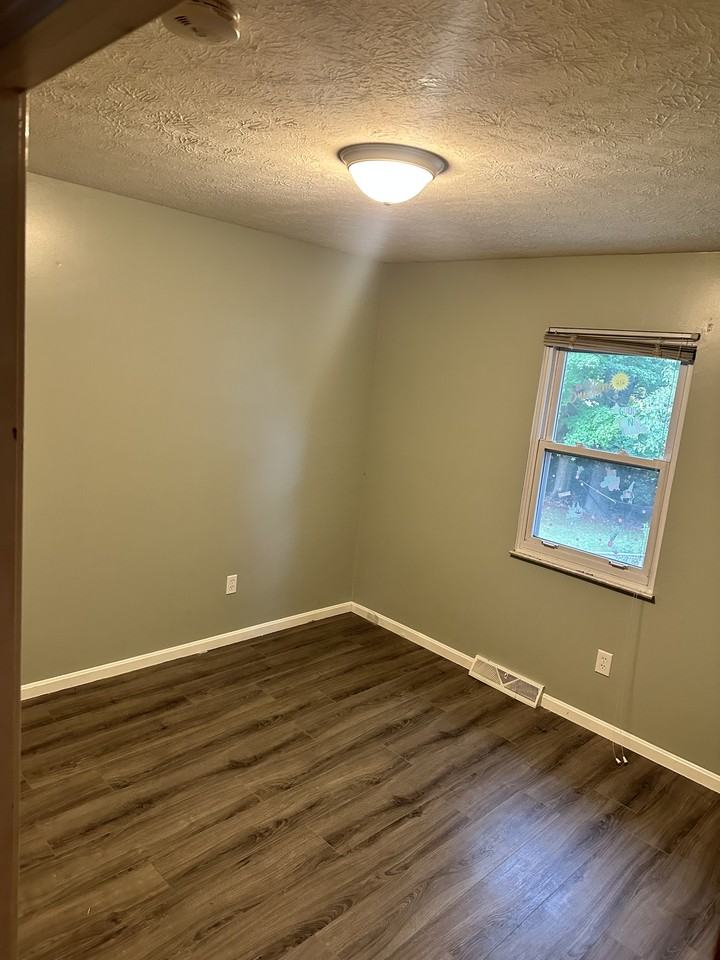 2578 Montclair Ave #NA - Photo 3 of 9