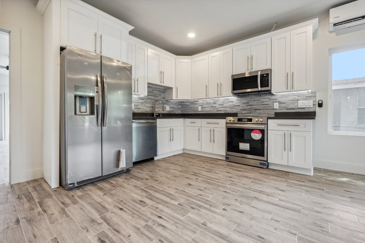 428 W Solidell St #B - Photo 3 of 17