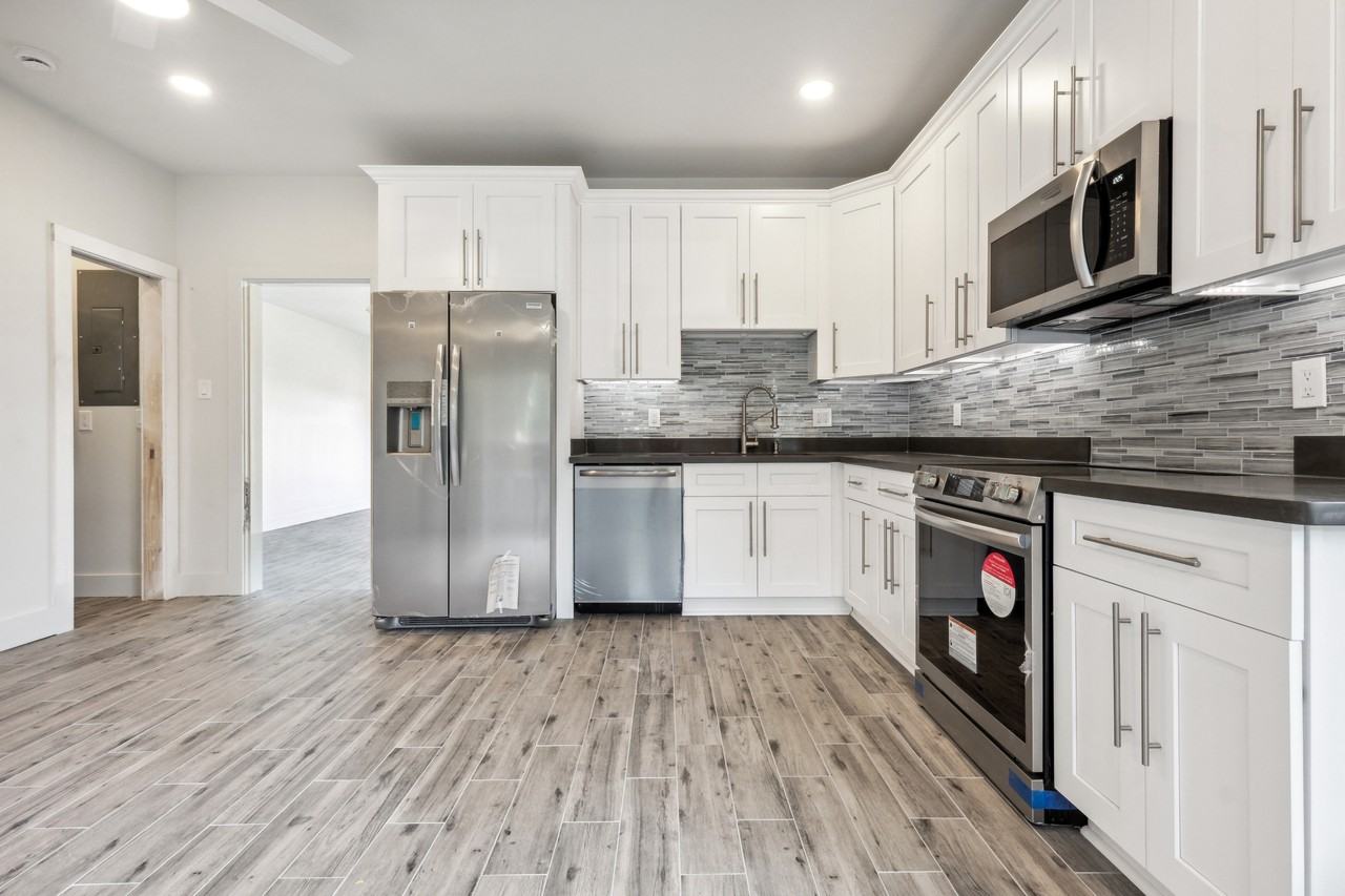 428 W Solidell St #B - Photo 4 of 17