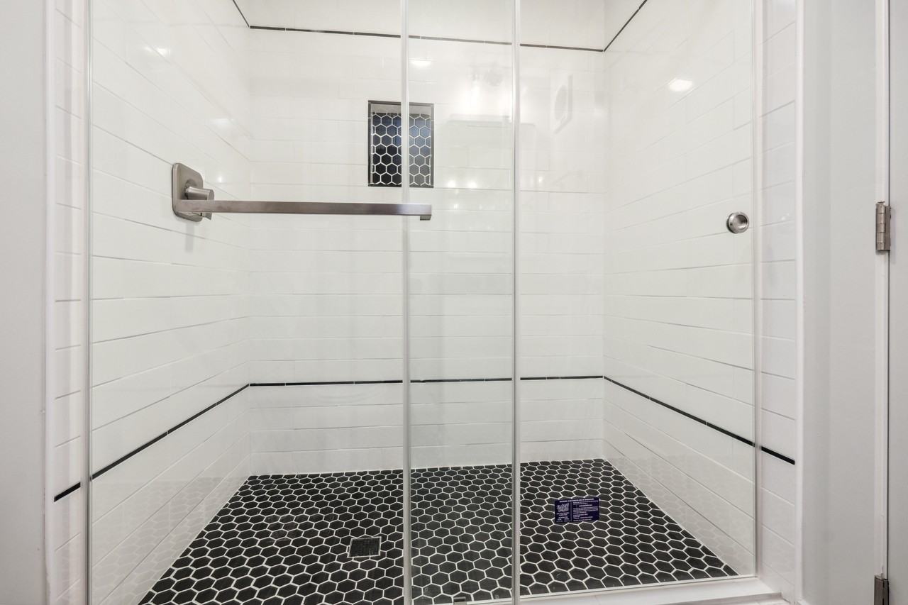 428 W Solidell St #B - Photo 7 of 17