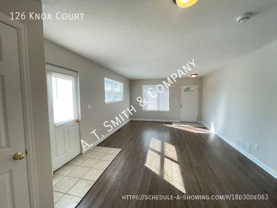 126 Knox Ct - Photo 2 of 9