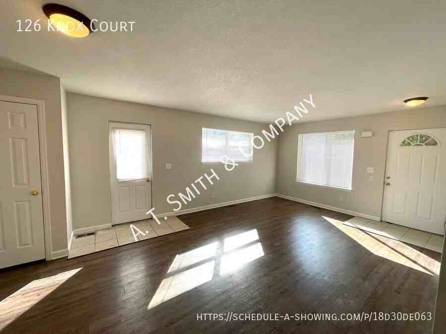 126 Knox Ct - Photo 3 of 9