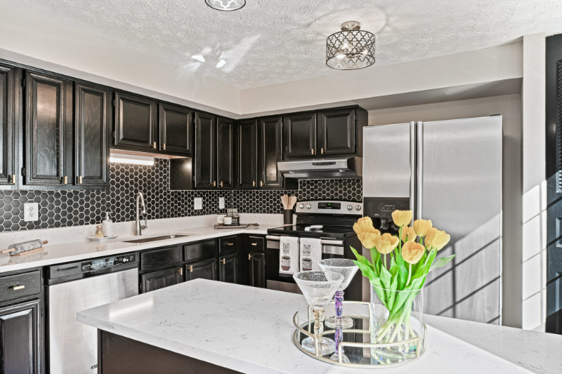 8013 Tyson Oaks Cir - Photo 2 of 28