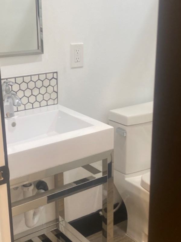 5712 Lewis Ave #B - Photo 2 of 8