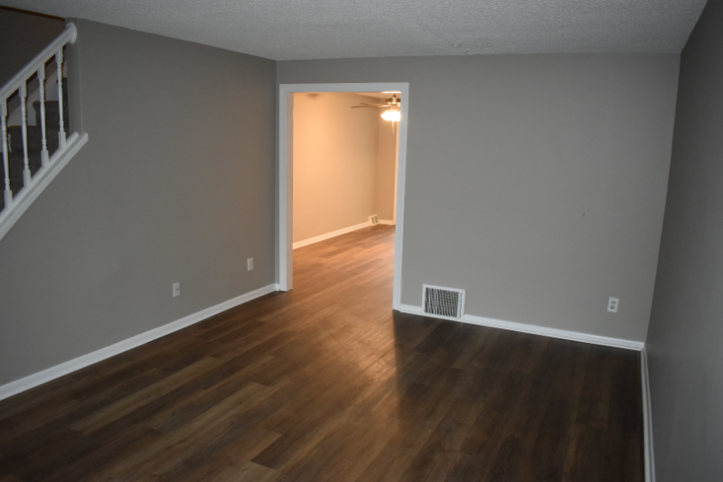 2207 Delmar Dr - Photo 5 of 17