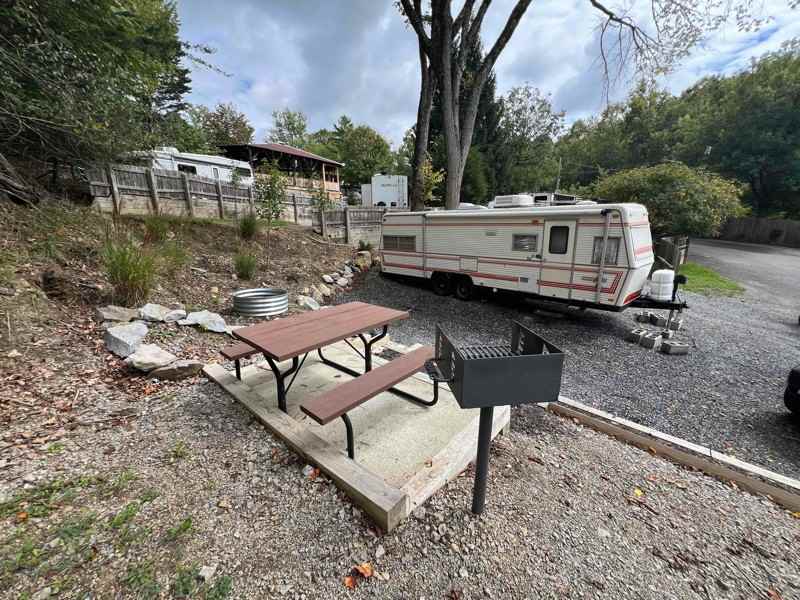 496 Pearl Ln - Photo 2 of 13