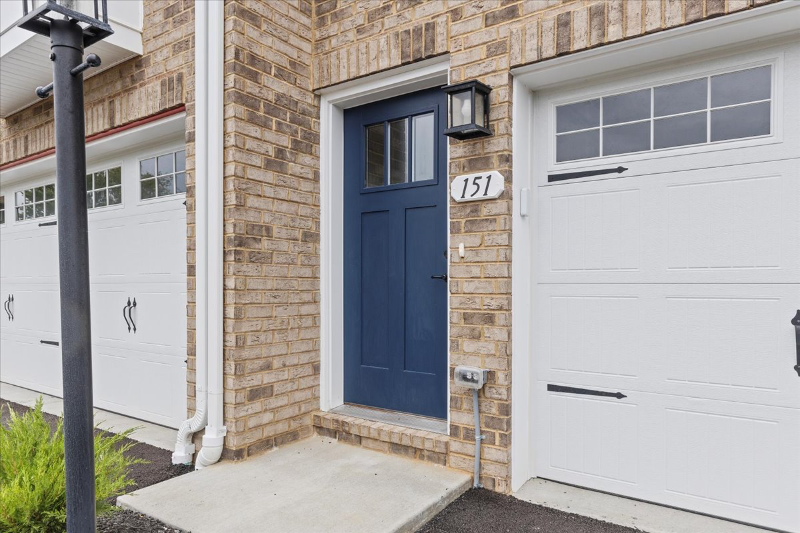 151 Crown St - Photo 3 of 16