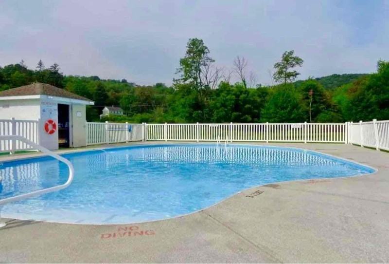 237 Piedmont Dr - Photo 3 of 8