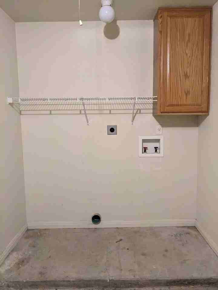 106 Commercial Drive, Unit B - Photo 6 of 16