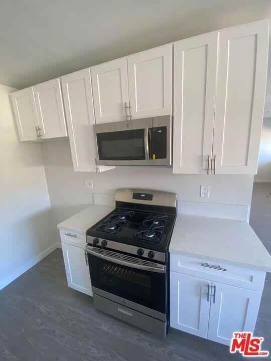 6744 Woodley Ave - Photo 3 of 8