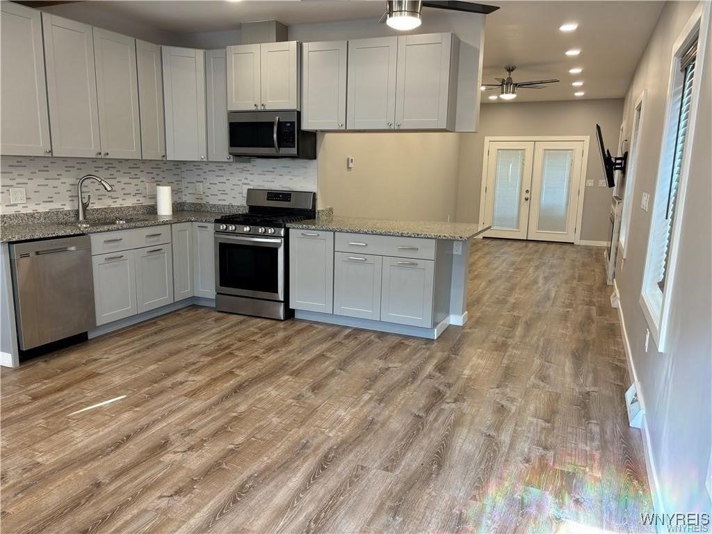 320 Easton St - Photo 3 of 28