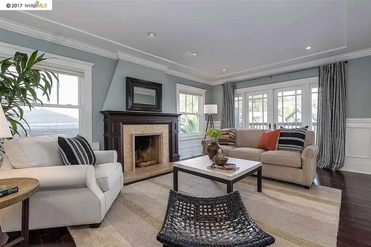 494 Jean St - Photo 3 of 21