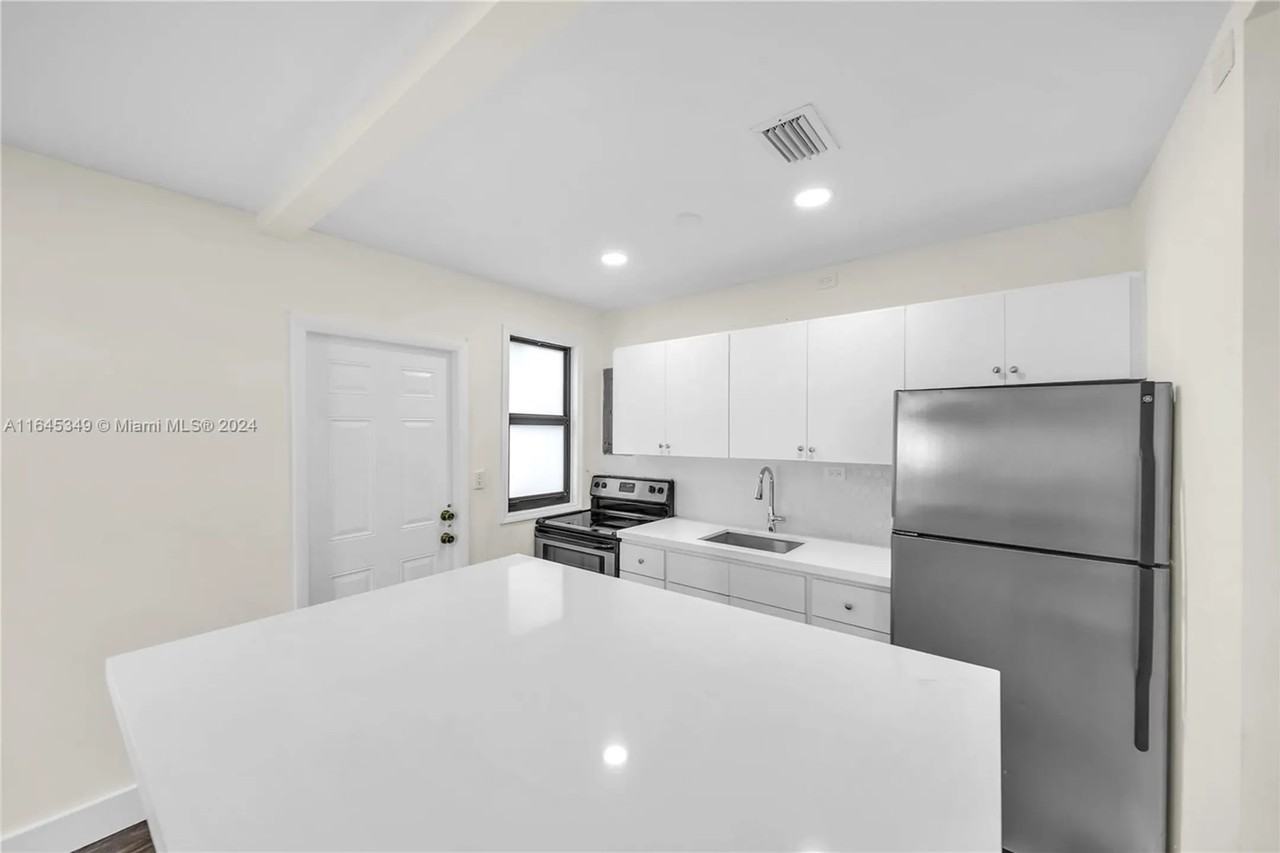 915 Nw 121st St - Photo 3 of 14