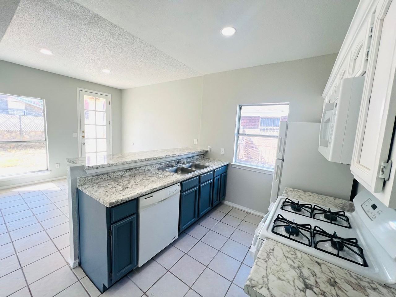 11013 Thatcher Pond Ln - Photo 7 of 27