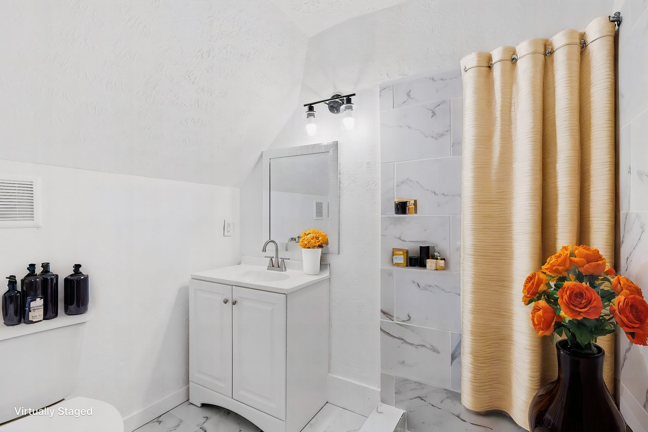 121 W Moore St - Photo 4 of 25