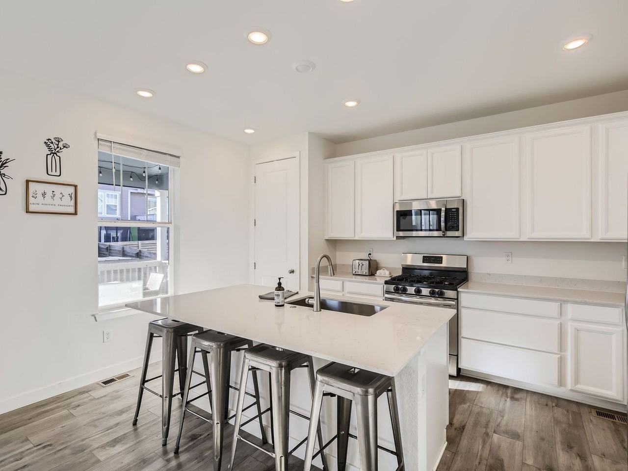 12885 Bay St - Photo 6 of 47