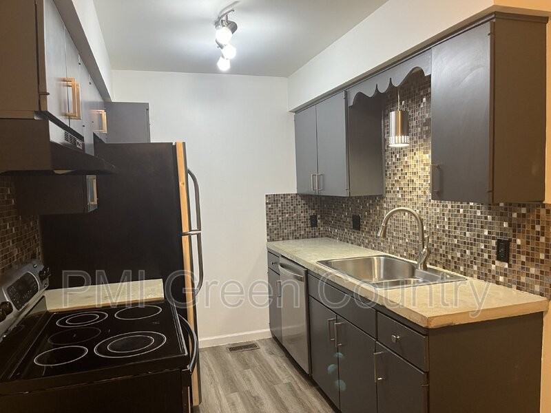 6315 S Owasso Ave - Photo 3 of 15