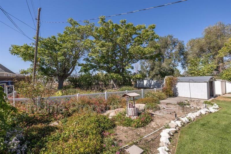 11920 S Redwood Rd - Photo 3 of 21