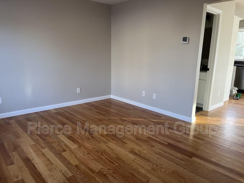 6 Clarendon Way #21 - Photo 3 of 18