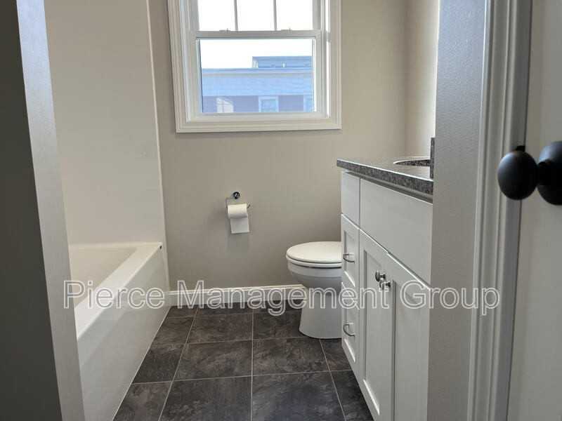 6 Clarendon Way #21 - Photo 5 of 18