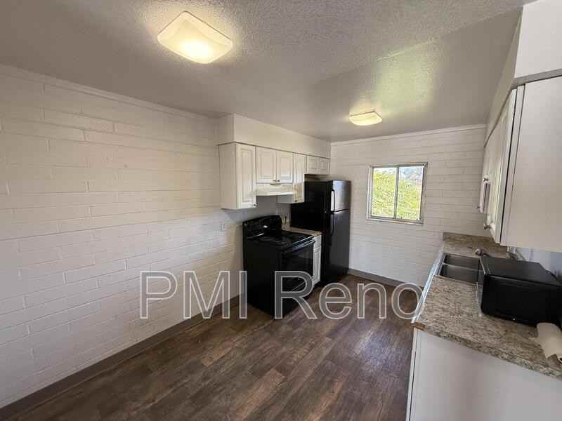 457 Stewart St #4 - Photo 3 of 5