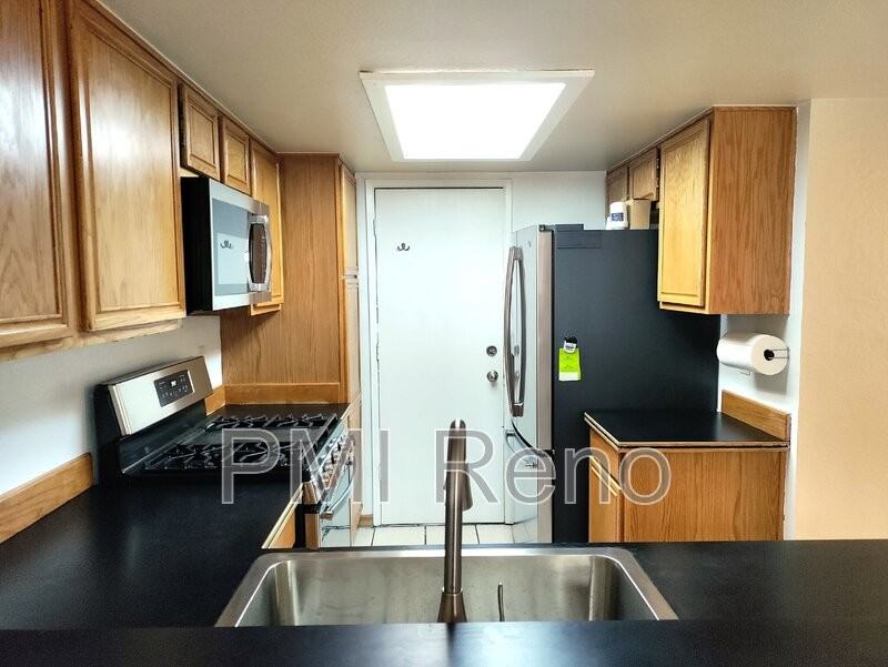 3042 Chilcoot Dr - Photo 3 of 16