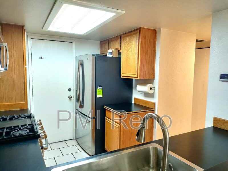 3042 Chilcoot Dr - Photo 4 of 16