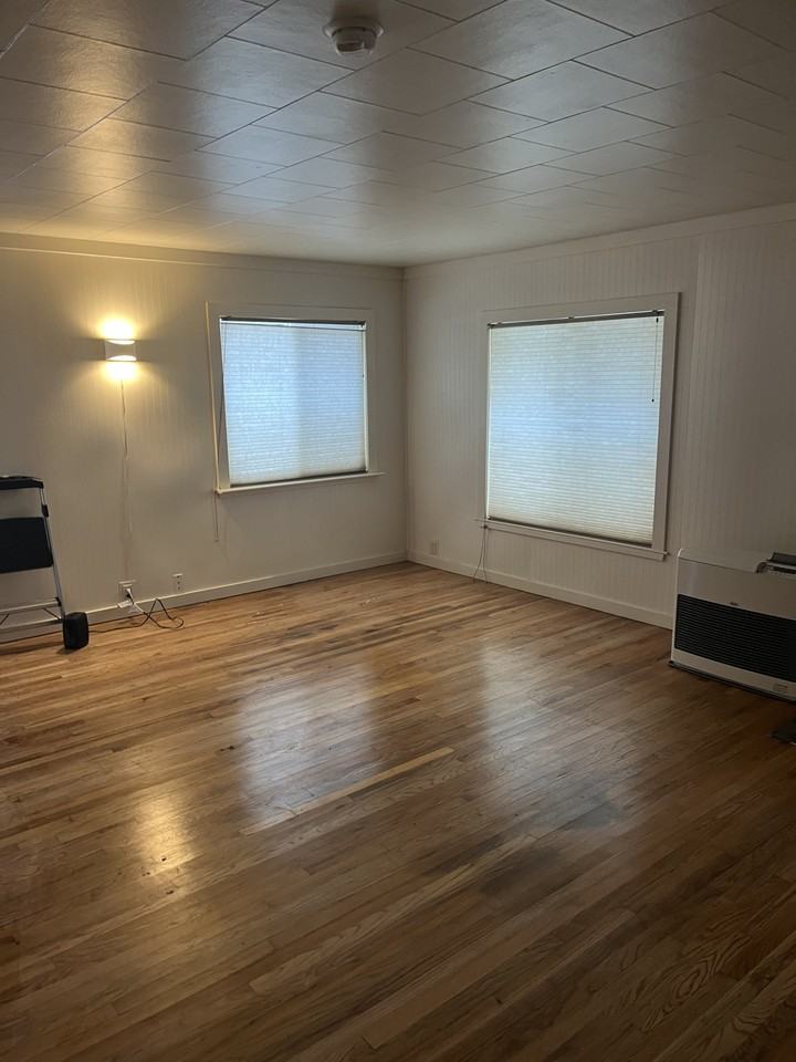 4517 1/2 Dunsmuir Ave - Photo 3 of 22