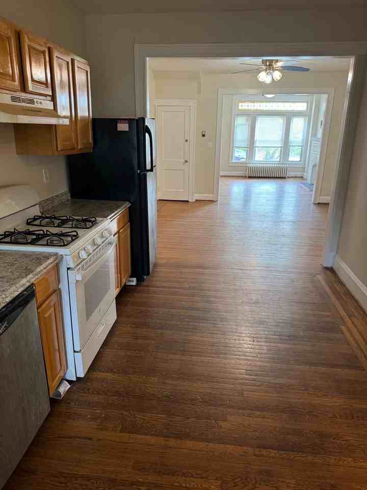 2747 Chesterfield Ave - Photo 2 of 29