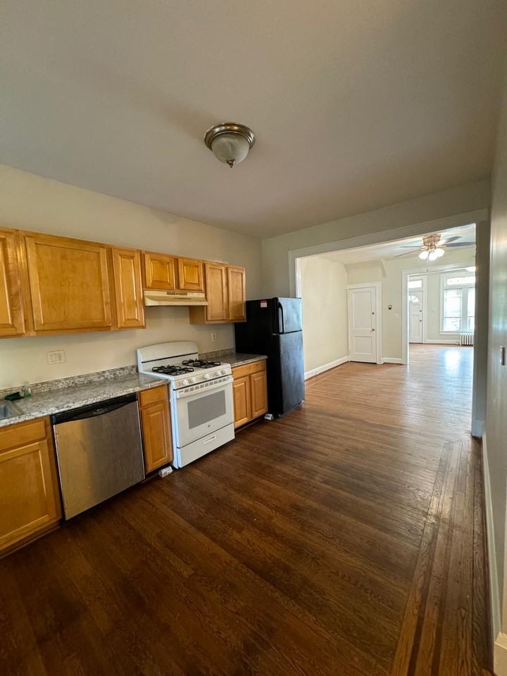 2747 Chesterfield Ave - Photo 3 of 29