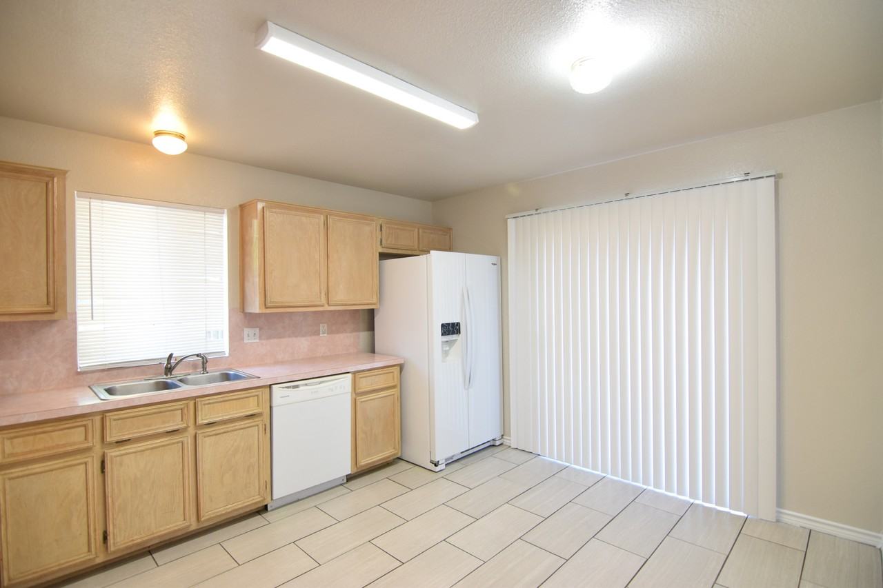 2303 Wales Cir - Photo 4 of 16