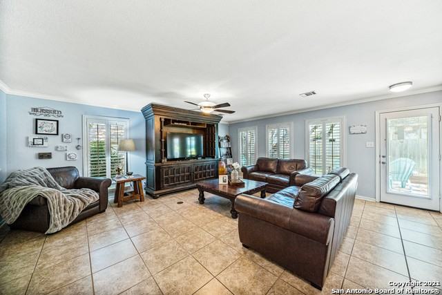 10807 Bridle View Dr - Photo 5 of 26