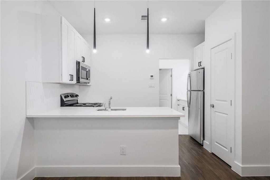 908 Poplar St - Photo 4 of 20