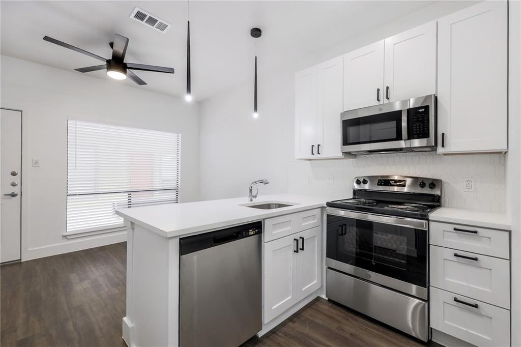 908 Poplar St - Photo 2 of 20