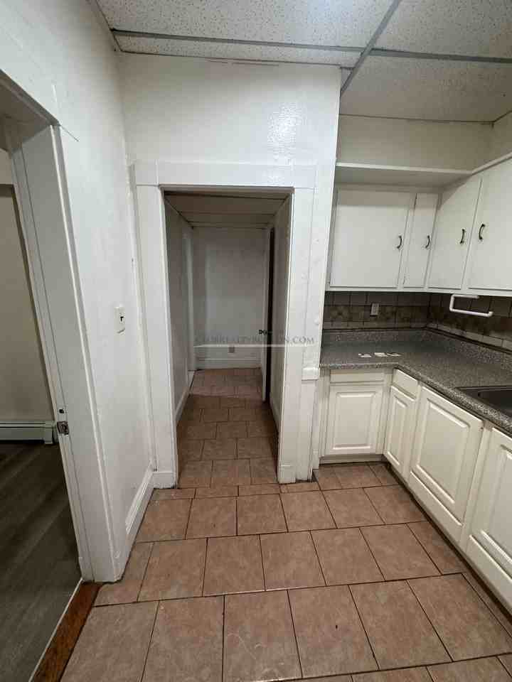 36 Bartlett Cres #1 - Photo 6 of 21