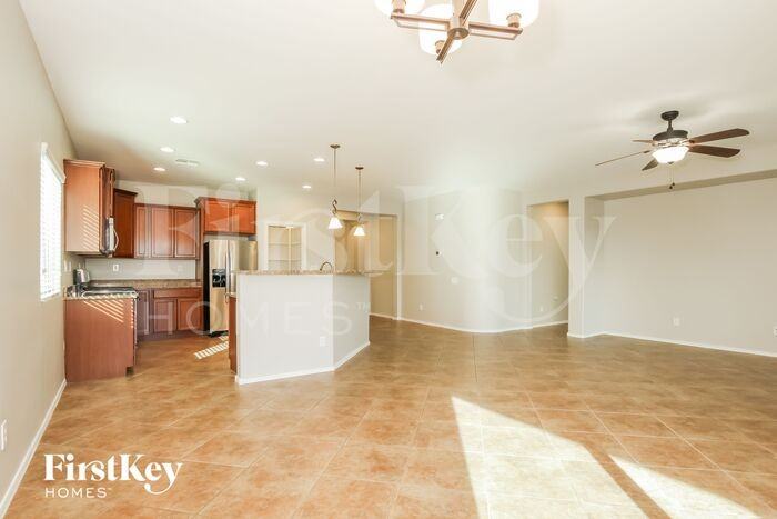 10817 W Saddlehorn Rd - Photo 3 of 15