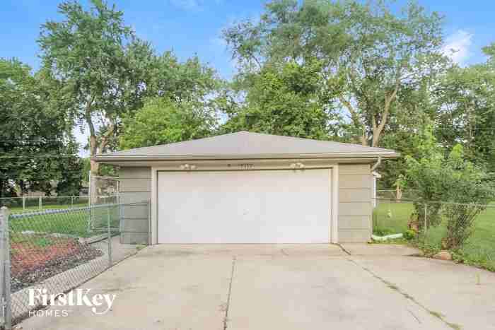 19113 S Saint Lawrence Ave - Photo 3 of 15