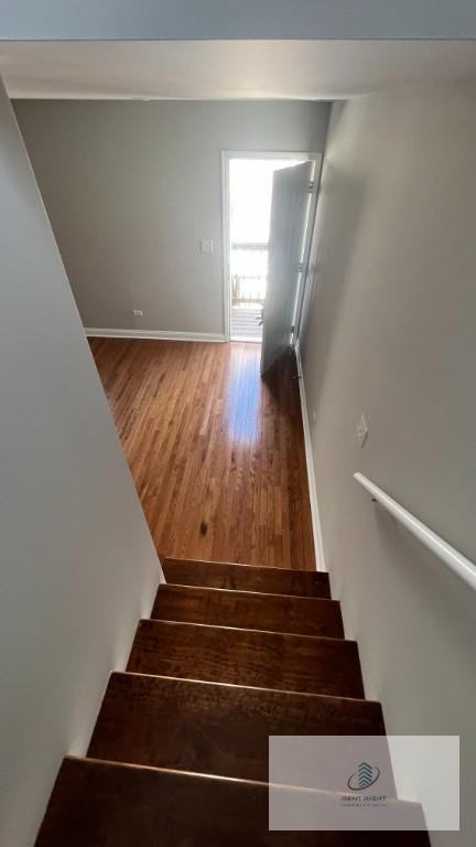 3627 W Oakdale Ave #2R - Photo 5 of 10