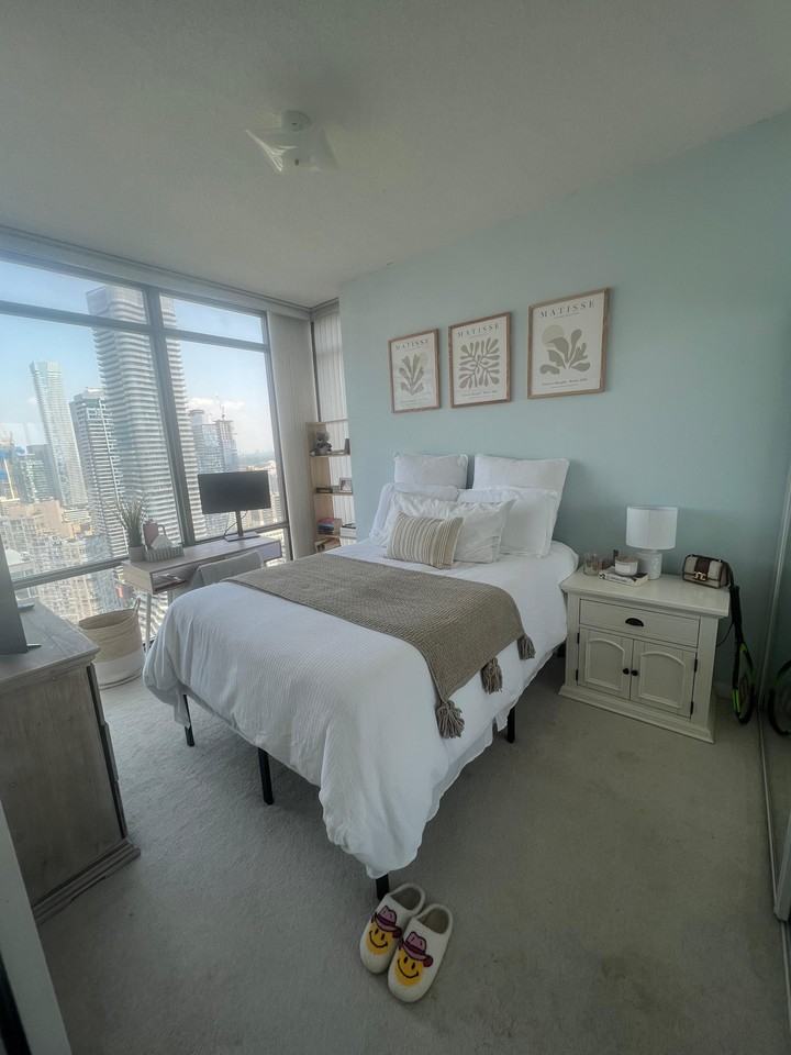 Bay St. & College St