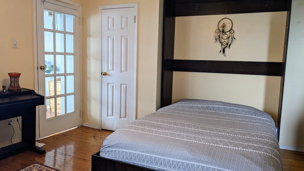 1621 Queen Street West - Photo 2 of 7