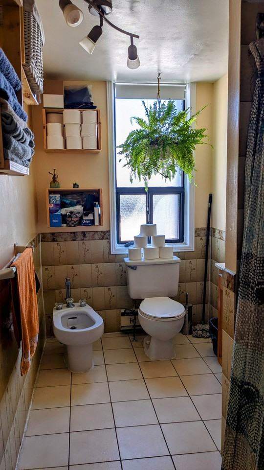 1621 Queen Street West - Photo 5 of 7