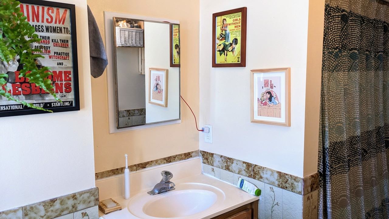 1621 Queen Street West - Photo 6 of 7