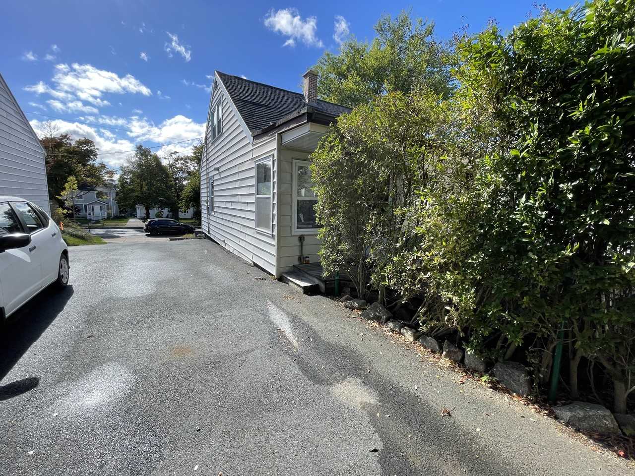 2787 Connaught Avenue - Photo 3 of 28