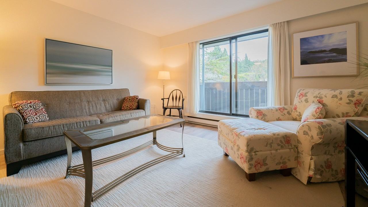 Pine Ridge Village Apartments - Photo 7 of 11