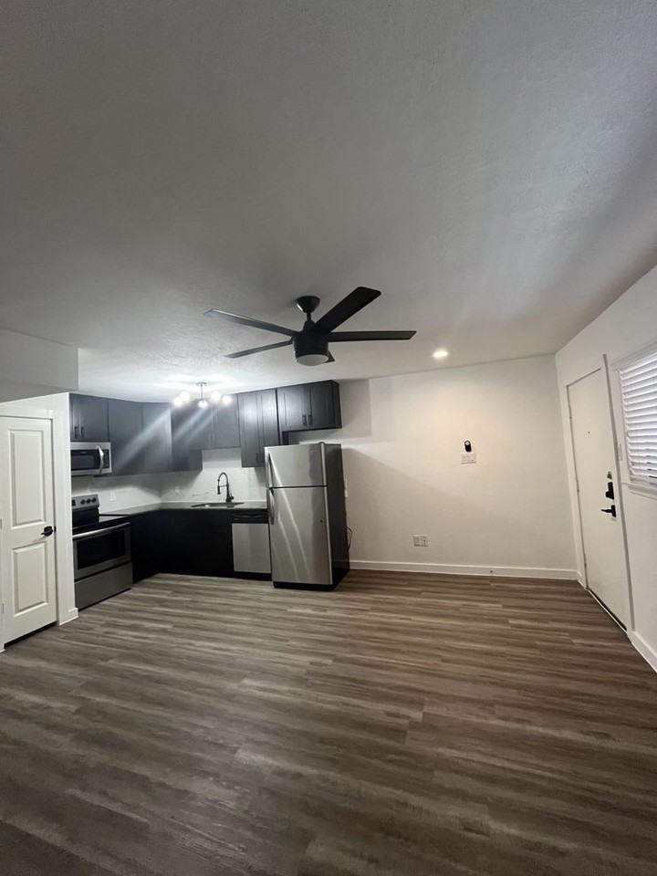 Dream Montrose - Photo 3 of 26