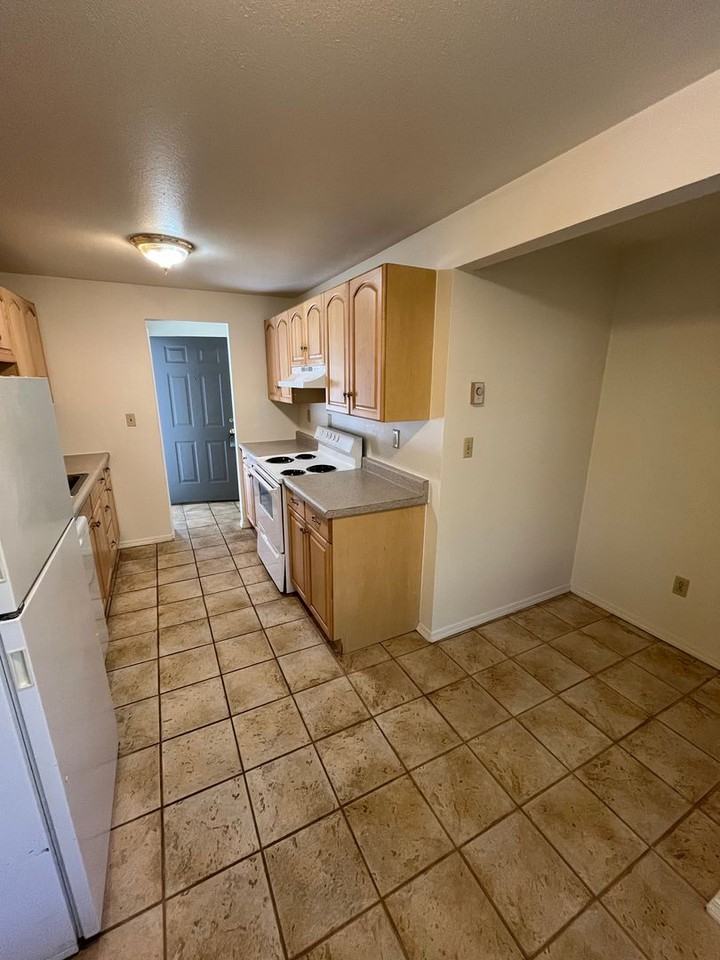 1529 Nw Portland Ave #B - Photo 4 of 14